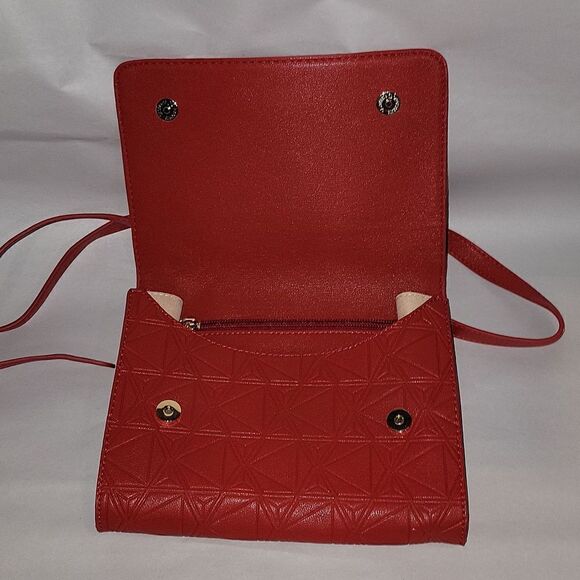 Hank & Henry Red Shimmer Crossbody Handbag • Adjustable Shoulder Strap - Picture 4 of 10